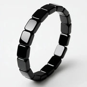 Detalhe da pulseira de hematita